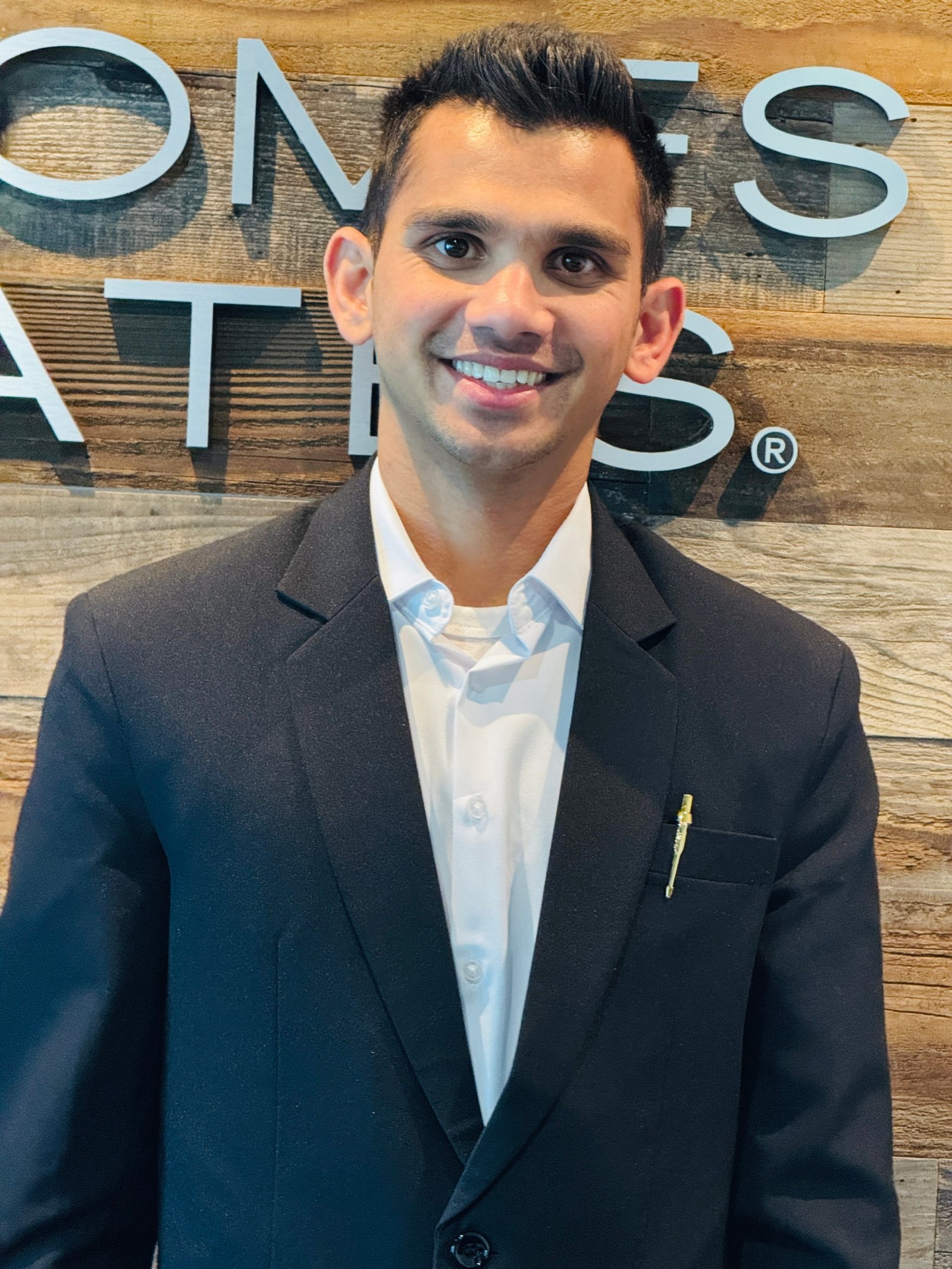 Headshot Kini the Realtor - Century 21 Irvine, Orange County